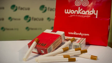 Facua reclama la retirada de unos chicles con aspecto de cigarrillos