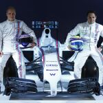 Bottas y Massa posando junto al nuevo Williams.