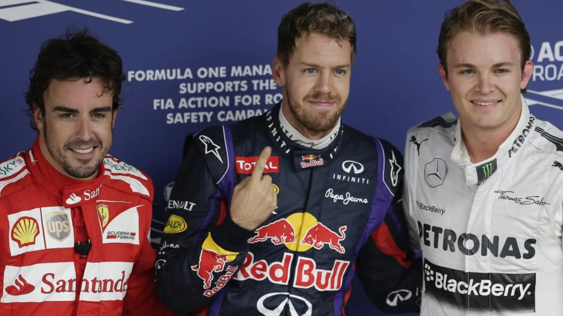 Vettel marcó su novena "pole position"de la temporada por delante de Rosberg y Alonso