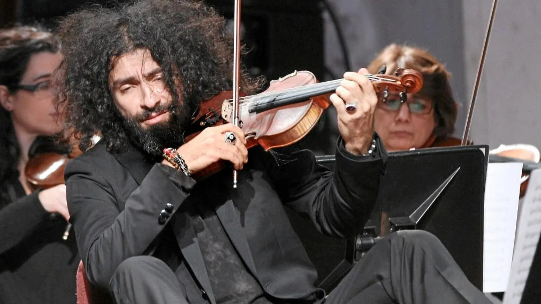 Ari Malikian ayer en el Palau de la Música en plena actuación
