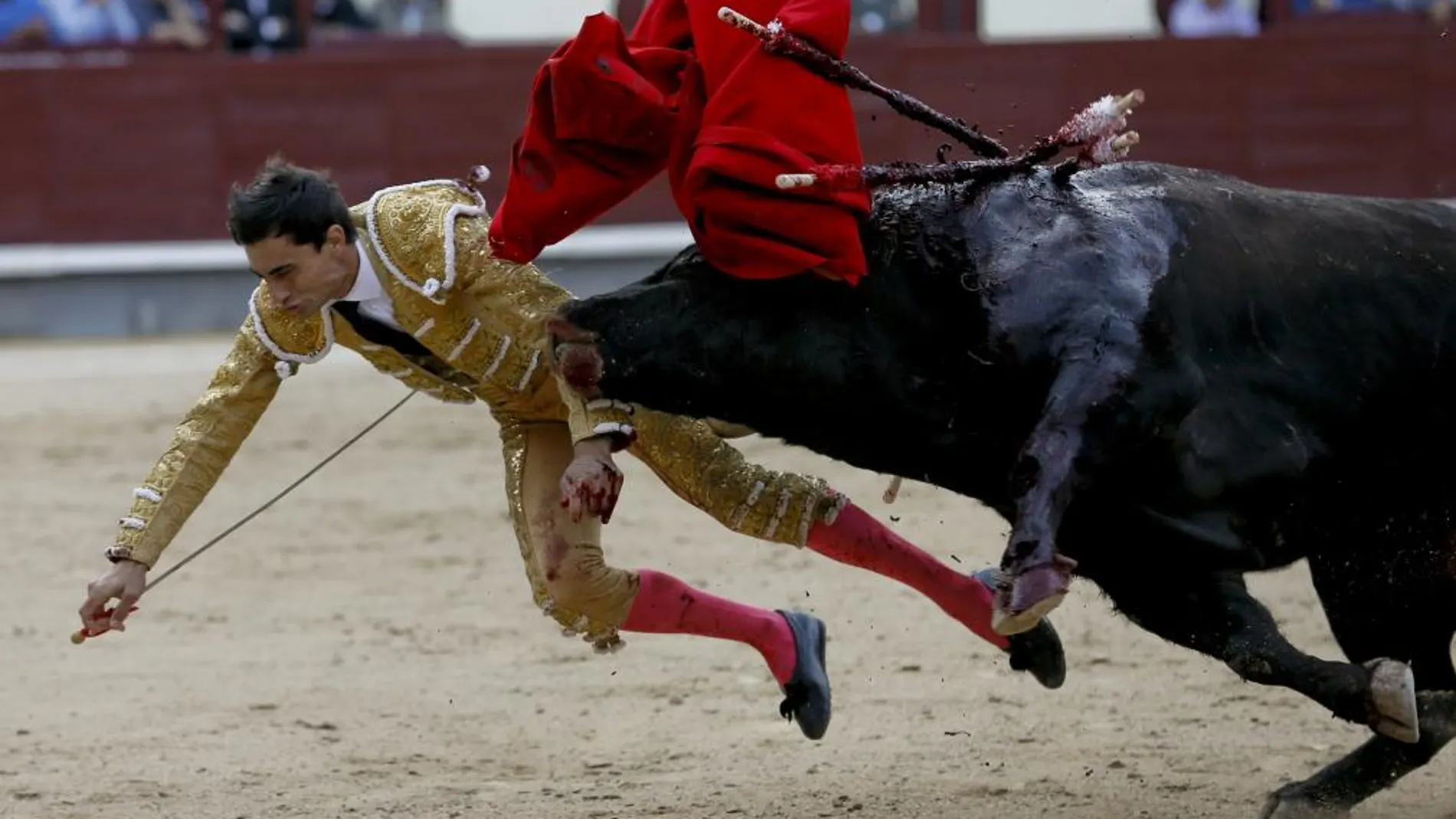 Instante de la cornada a Paco Ureña el pasado viernes