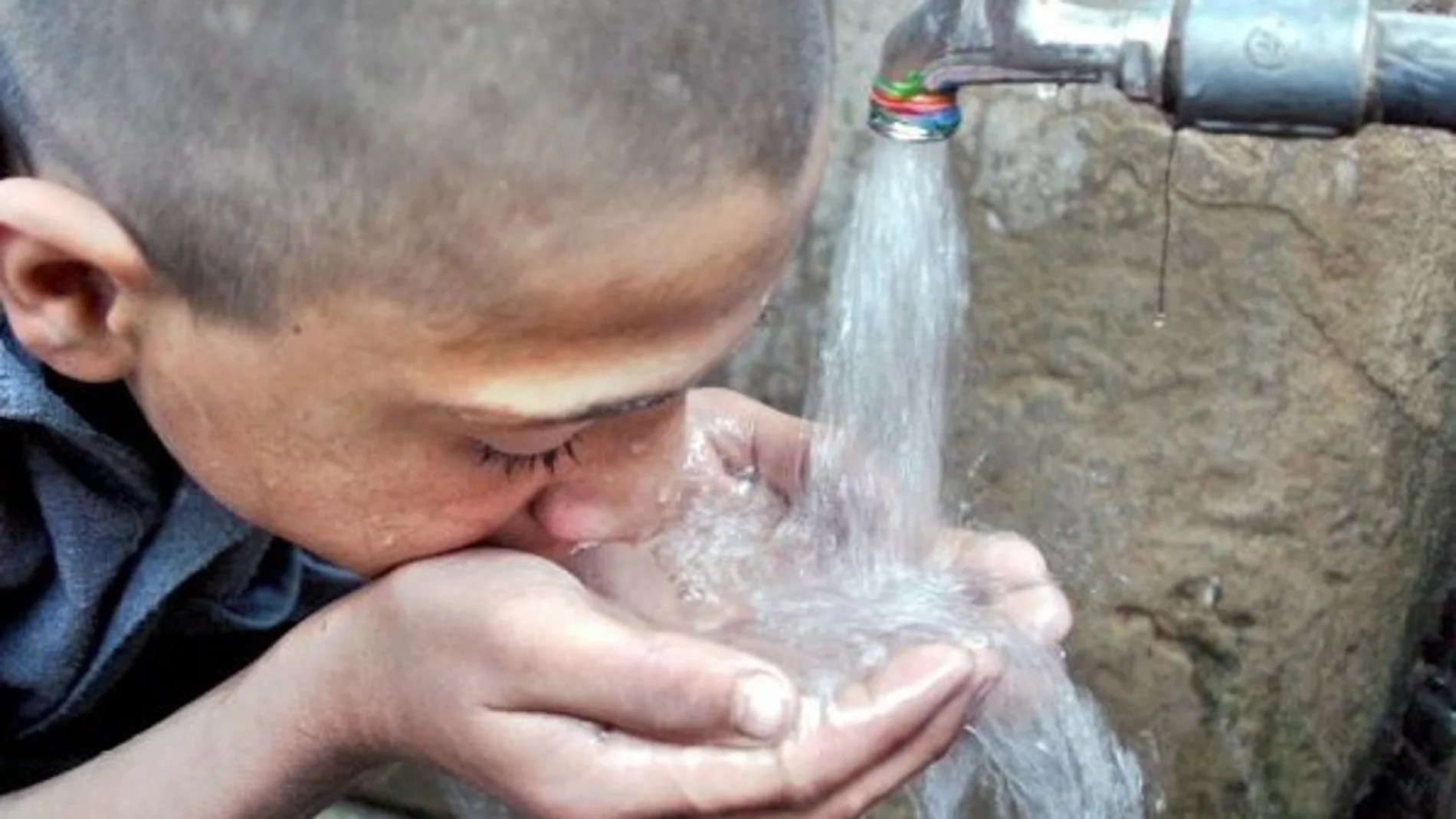 La falta de agua afecta, en particular, a las mujeres y los niños,