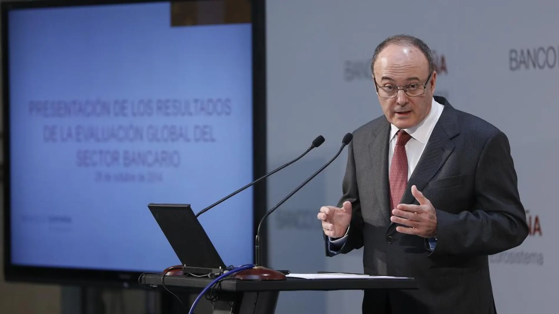 Luis María Linde, gobernador del Banco de España, valora los test de estrés.
