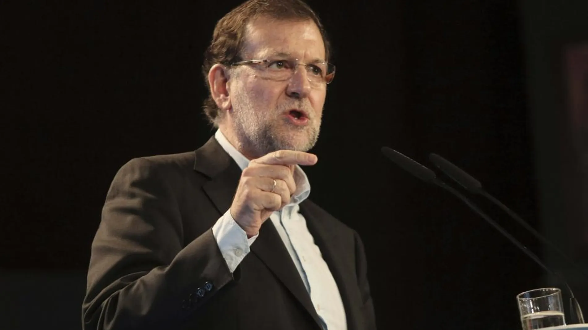 Mariano Rajoy, durante su intervención en la clausura de un acto con simpatizantes y militantes del PP en Almería.