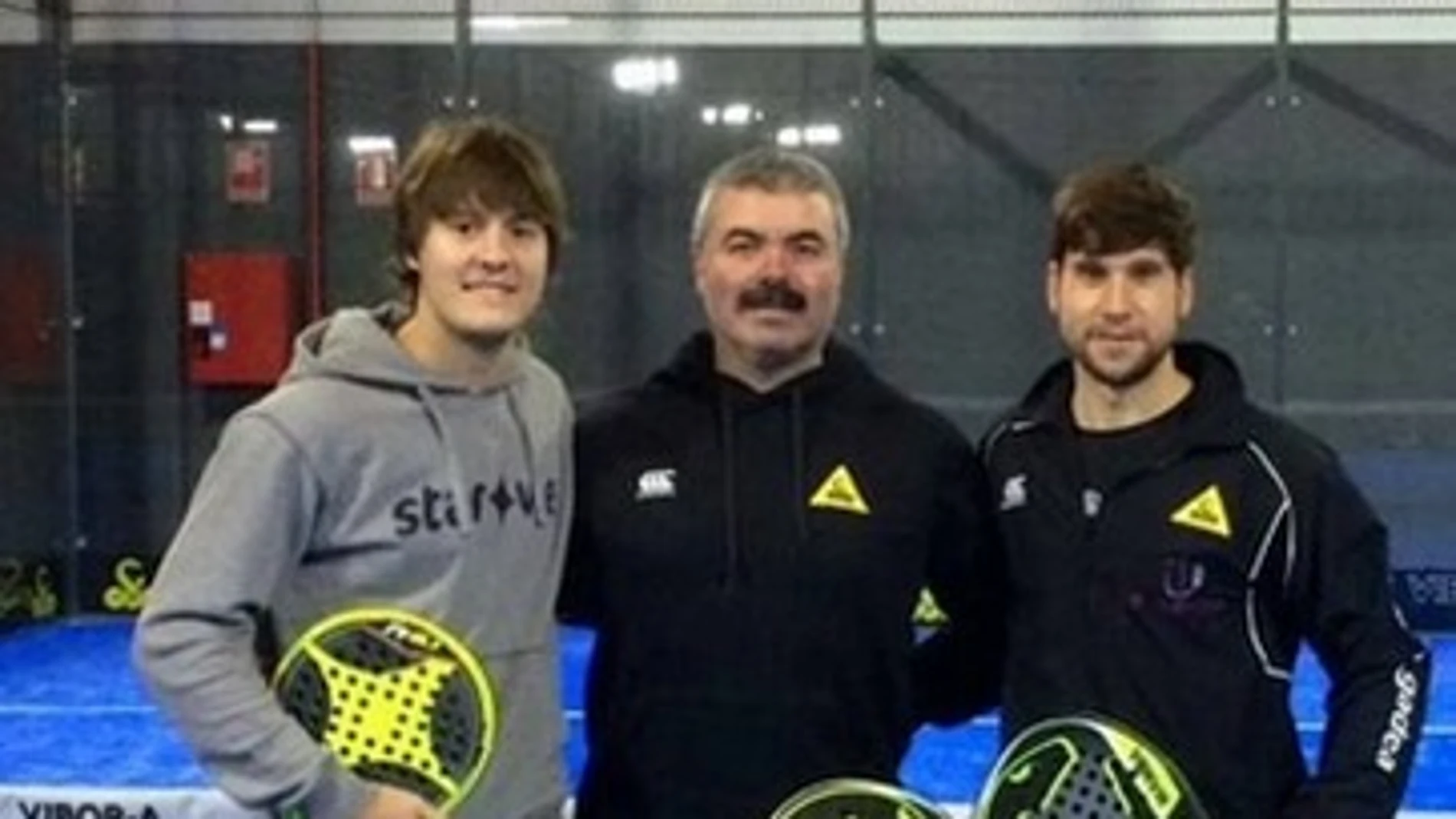Andoni Bardasco y Nacho Gadea junto a Adrián Caviglia.