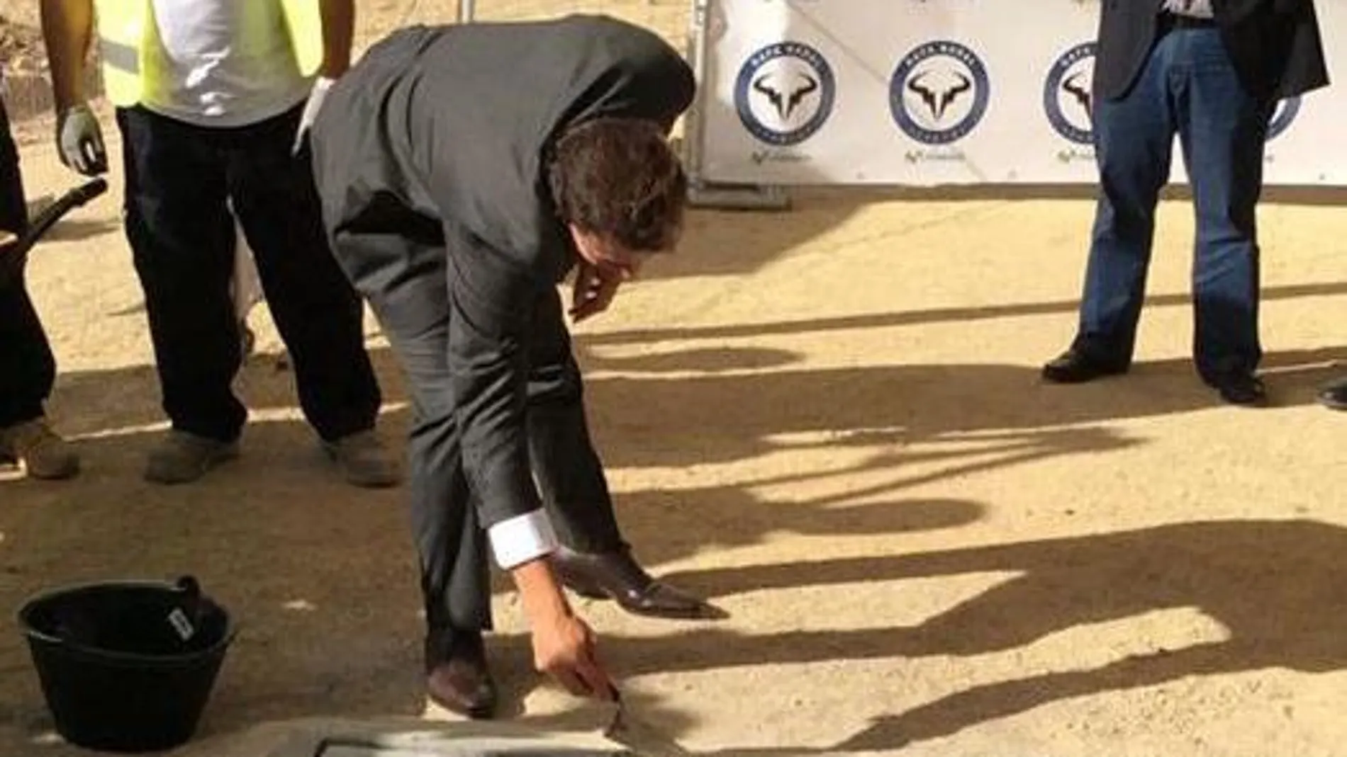 Nadal ha colocado en Manacor la primera piedra de la "Rafa Nadal Academy"