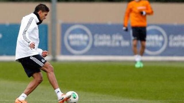 Varane, durante el entrenamiento de esta mañana en Valdebebas