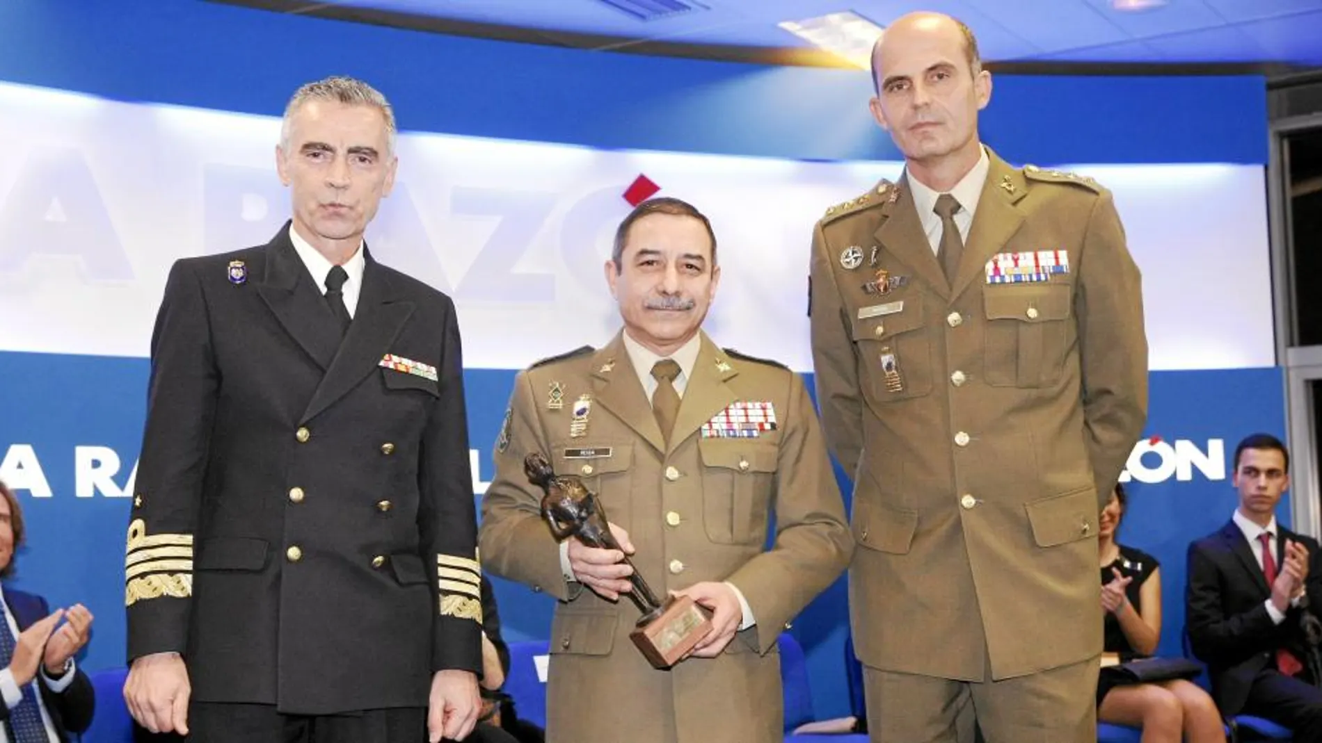 El Jefe de Estado Mayor de la Defensa (JEMAD), almirante general Fernando García Sánchez, junto al general de brigada Gumersindo Veiga y el coronel José Luis Murga