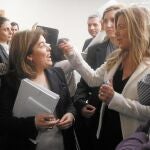 Saénz de Santamaría con los periodistas, tras el Consejo de Ministros