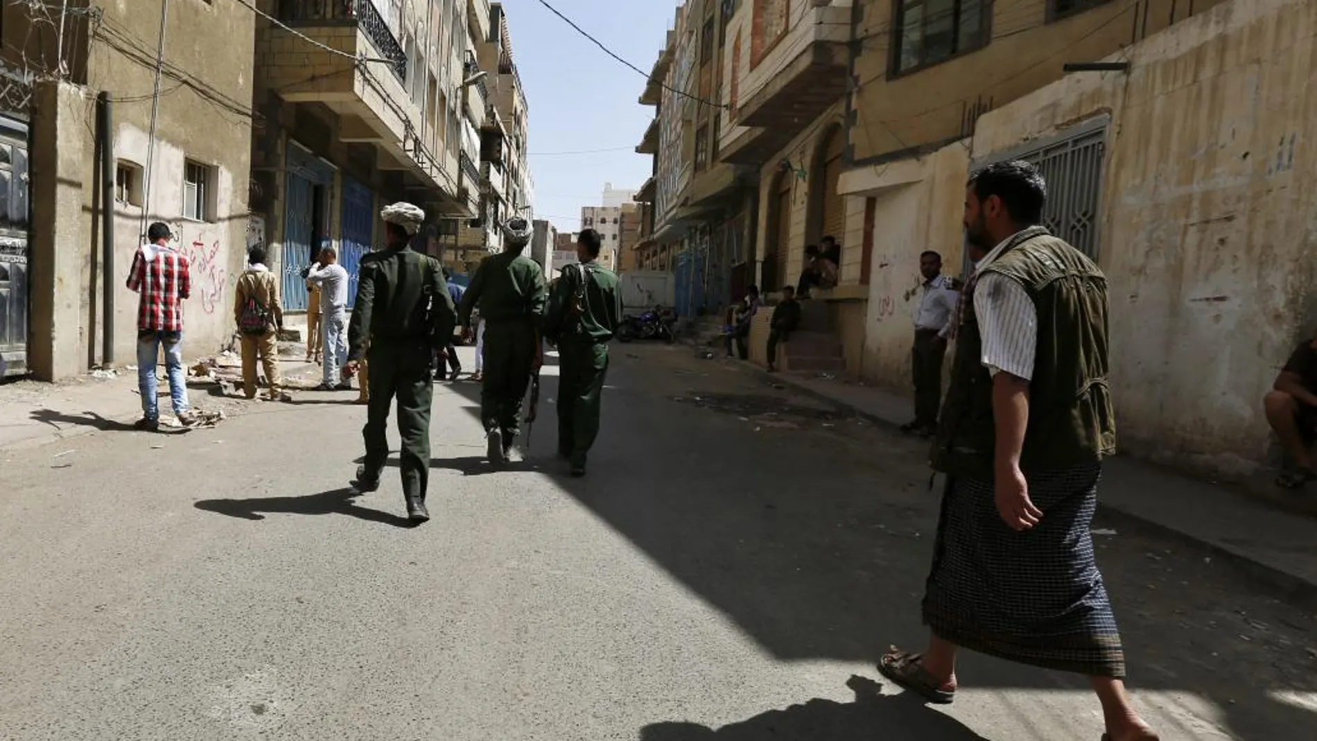 Milicianos hutíes en Saná