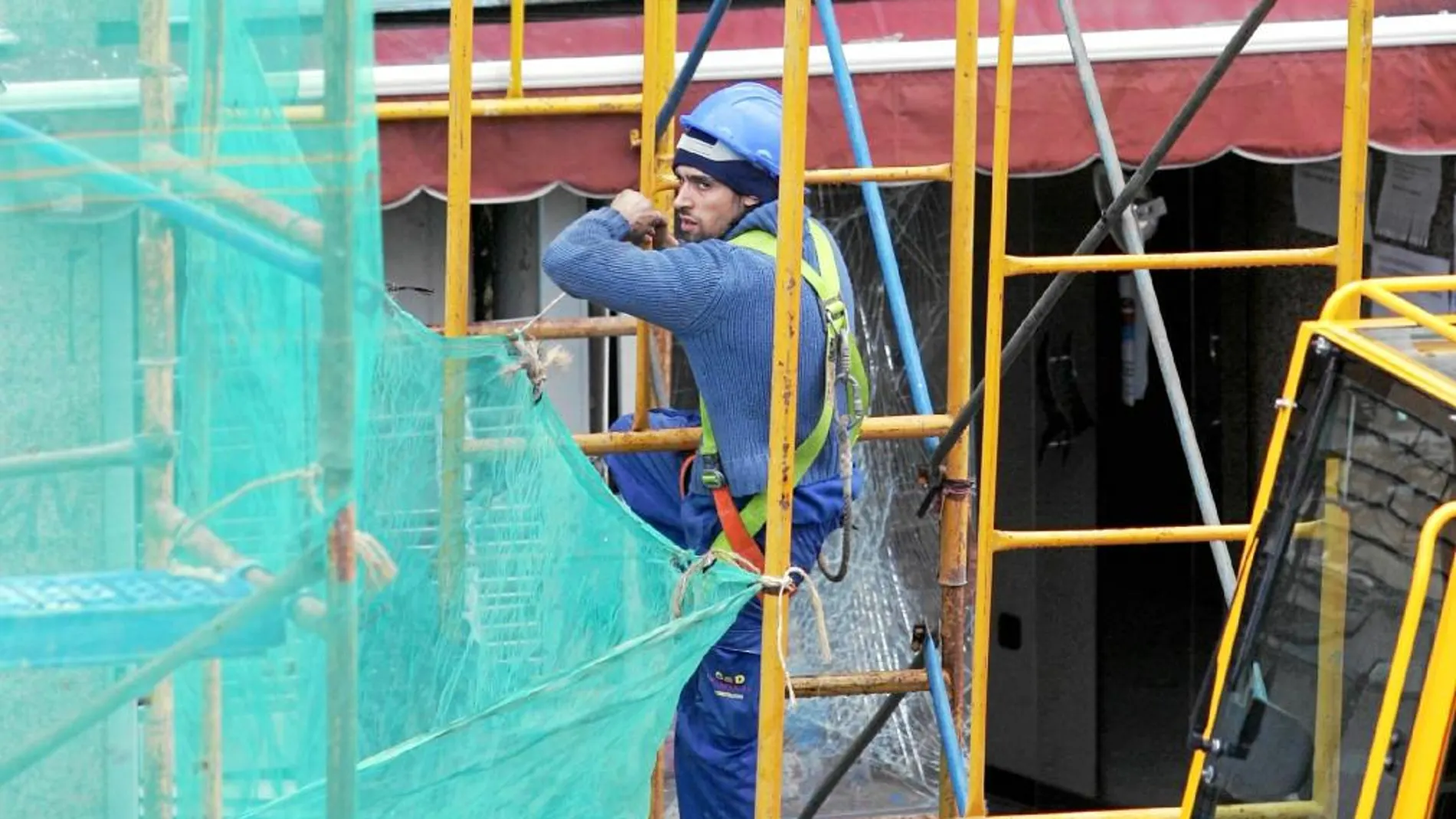 Los inspectores han detectado casi un millar casos de riesgo para obreros en andamios metálicos apoyados