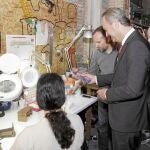 En la imagen, el presidente Fabra durante su visita a la empresa Clay Animation