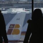 Iberia y Vueling permiten desde hoy a sus viajeros usar dispositivos móviles a bordo