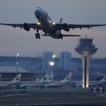 El avión transporta menos pasajeros que tras el 11-S