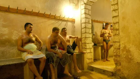 Varios usuarios de una sauna, en una imagen de archivo