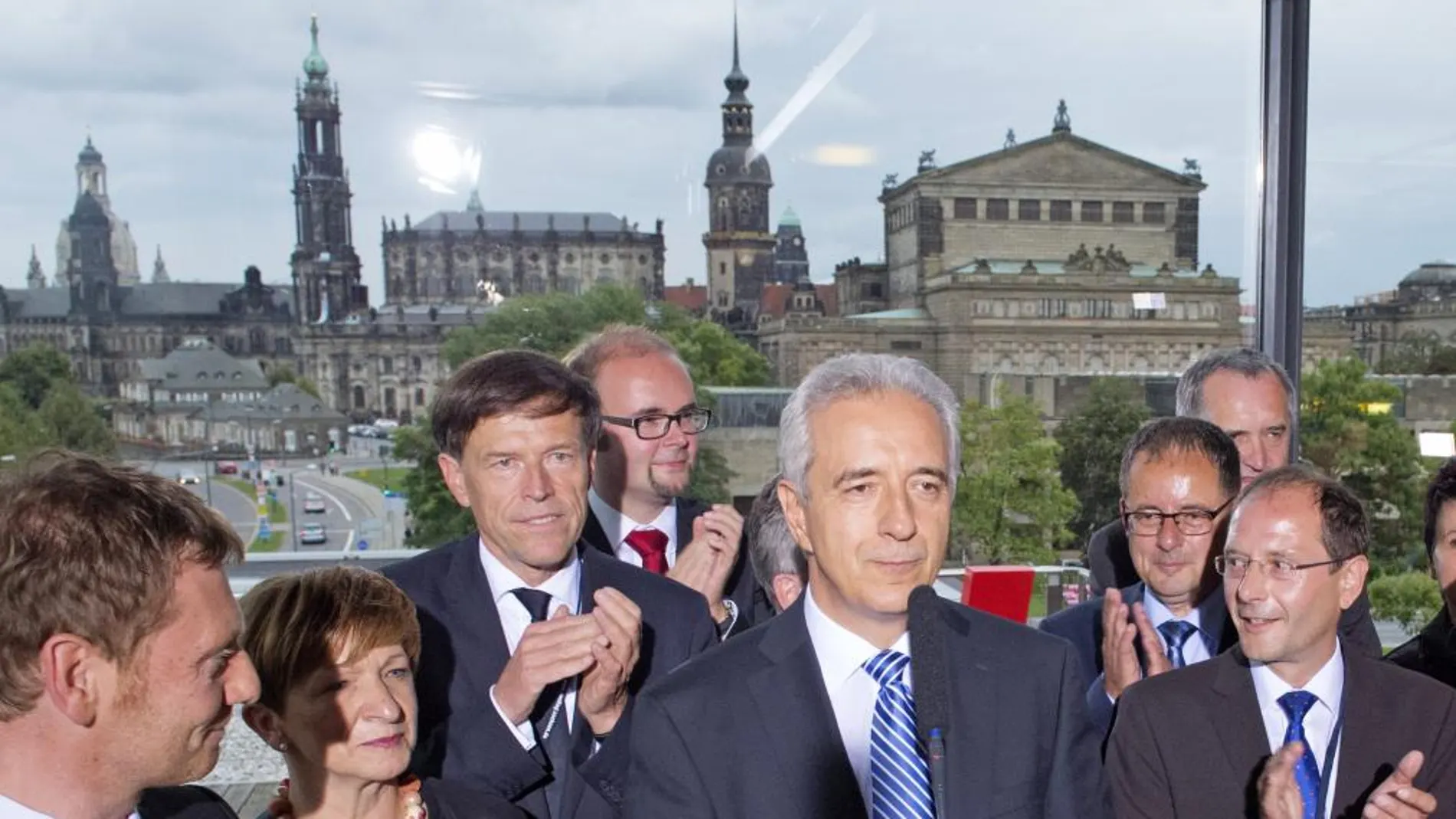 El presidente sajón, el conservador Stanislaw Tillich, no había sido claro en los últimos días, pero hoy descartó una alianza con la formación euroescéptica, a la que se opone de plano la CDU en Berlín.