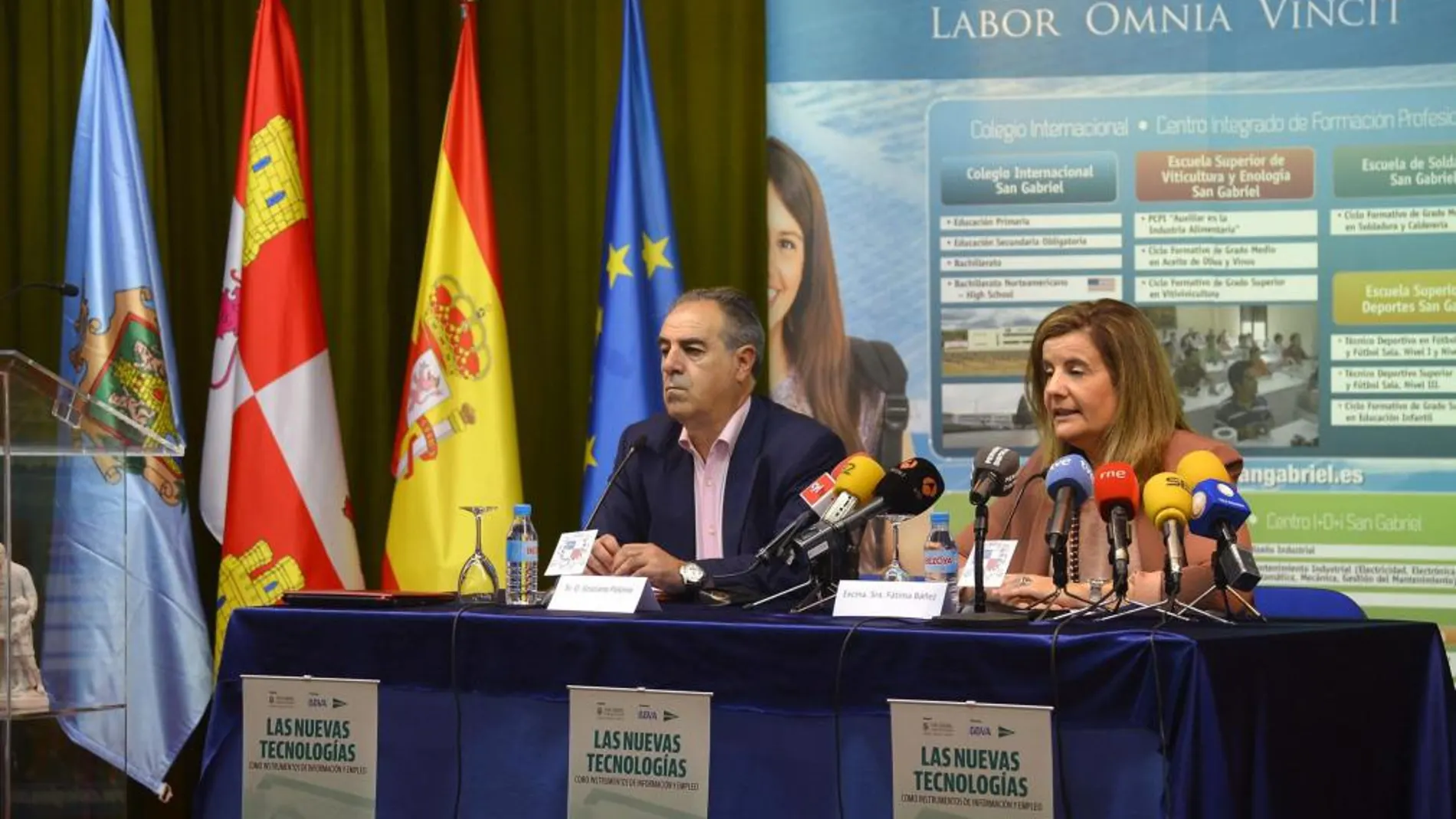 La ministra de Empleo, Fátima Báñez, durante su intervención hoy en La Aguilera (Burgos).