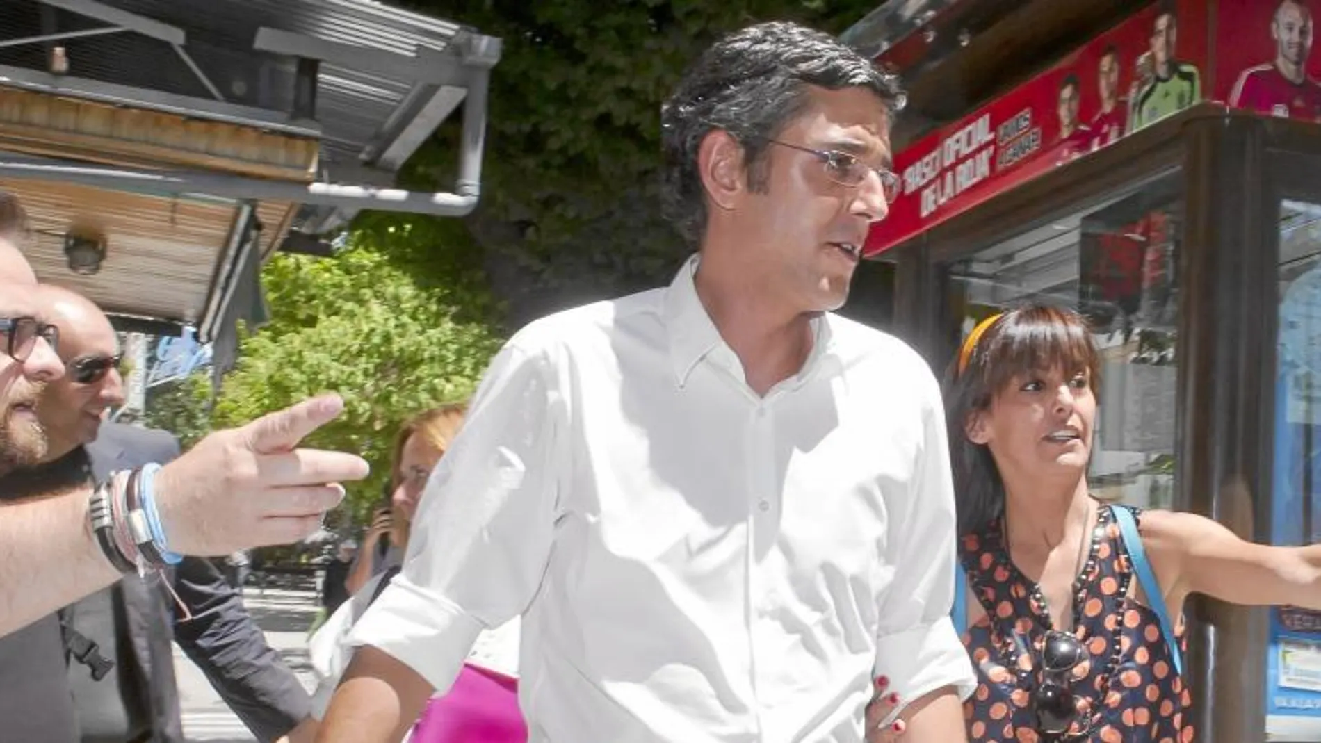El candidato Eduardo Madina, ayer durante su visita a Granada, donde tuvo un encuentro con militantes andaluces