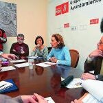 A Serrano le avergüenza la crítica del PSOE a Zoido por los retrasos de la Junta