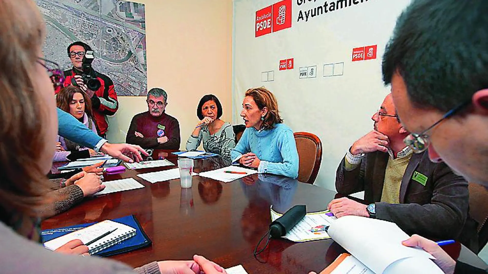 A Serrano le avergüenza la crítica del PSOE a Zoido por los retrasos de la Junta