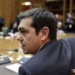El primer ministro griego, Alexis Tsipras, trabaja en la lista de reformas