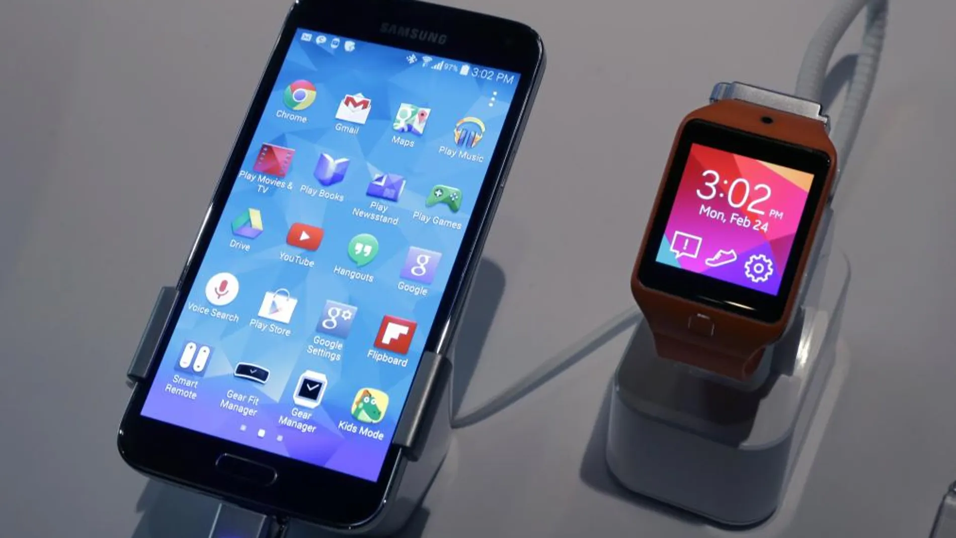 El nuevo Samsung Galaxy S5 y la Samsung Gear 2.