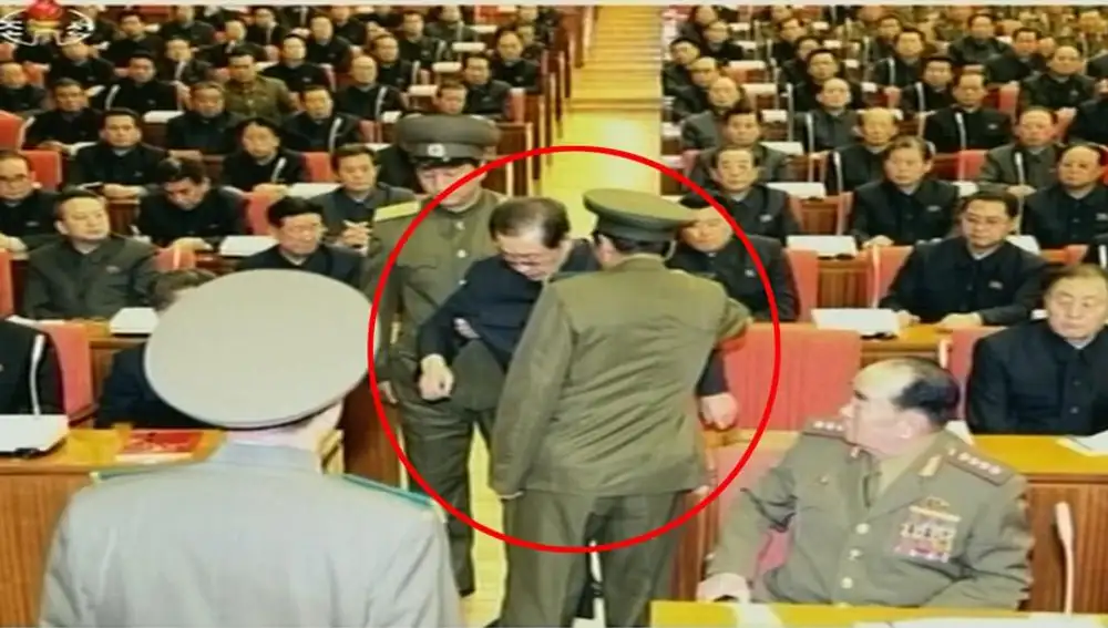 Jang Song-thaek, tío del líder Kim Jong Un y número dos del régimen comunista, en el momento de su arresto
