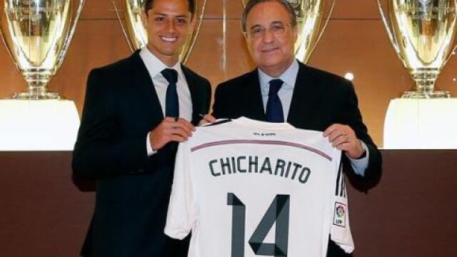 Javier Hernández 'Chicharito' con Florentino Pérez, presidente del Real Madrid