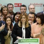 La presidenta de la Junta de Andalucía en funciones, Susana Díaz, junto a la presidenta del PSOE, Micaela Navarro