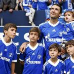 María, Jorge, Hugo, Héctor y Mateo, con su padre en el día de su adiós al Schalke 04