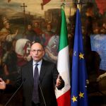 El primer ministro italiano, Enrico Letta, presenta hoy su dimisión al presidente de la República, Giorgio Napolitano