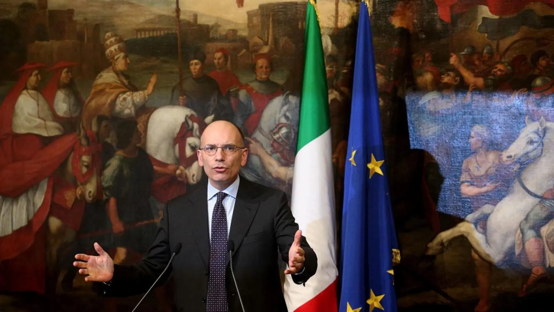 El primer ministro italiano, Enrico Letta, presenta hoy su dimisión al presidente de la República, Giorgio Napolitano