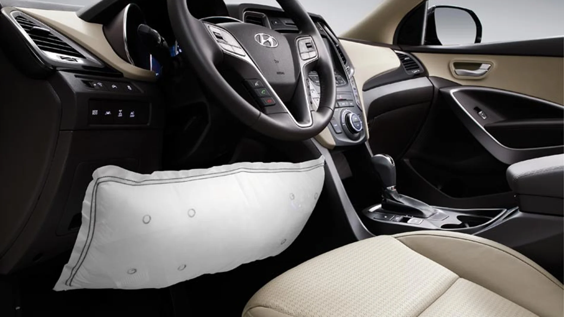 Incorpora una amplia dotación de seguridad, incluido el airbag de rodilla.