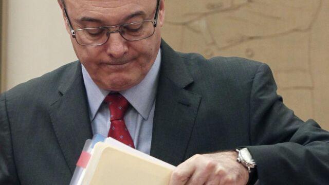 El gobernador del Banco de España, Luis María Linde, durante su comparecencia en la Comisión de Economía del Congreso