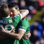 Los jugadores del Athletic de Bilbao Mikel Rico, ,detrás, y Muniaín, felicitan a su compañero Aritz Aduriz