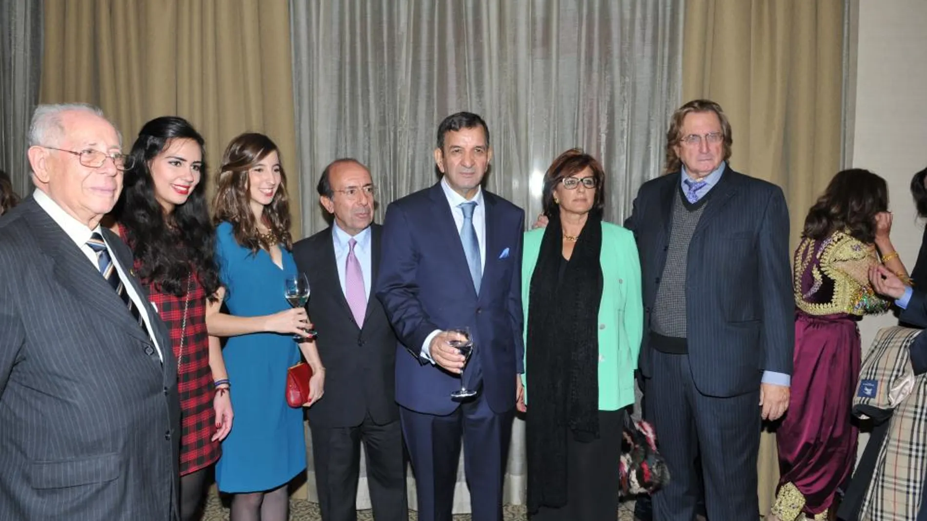 En el (centro) el Embajador argelino Mohammed Haneche, (a la izquierda, el Secretario de Estado Gonzalo de Benito Secades y la delegación de Paz y Cooperación que entregará en Argel en febrero 2015 el I Premio Internacional «Malala».
