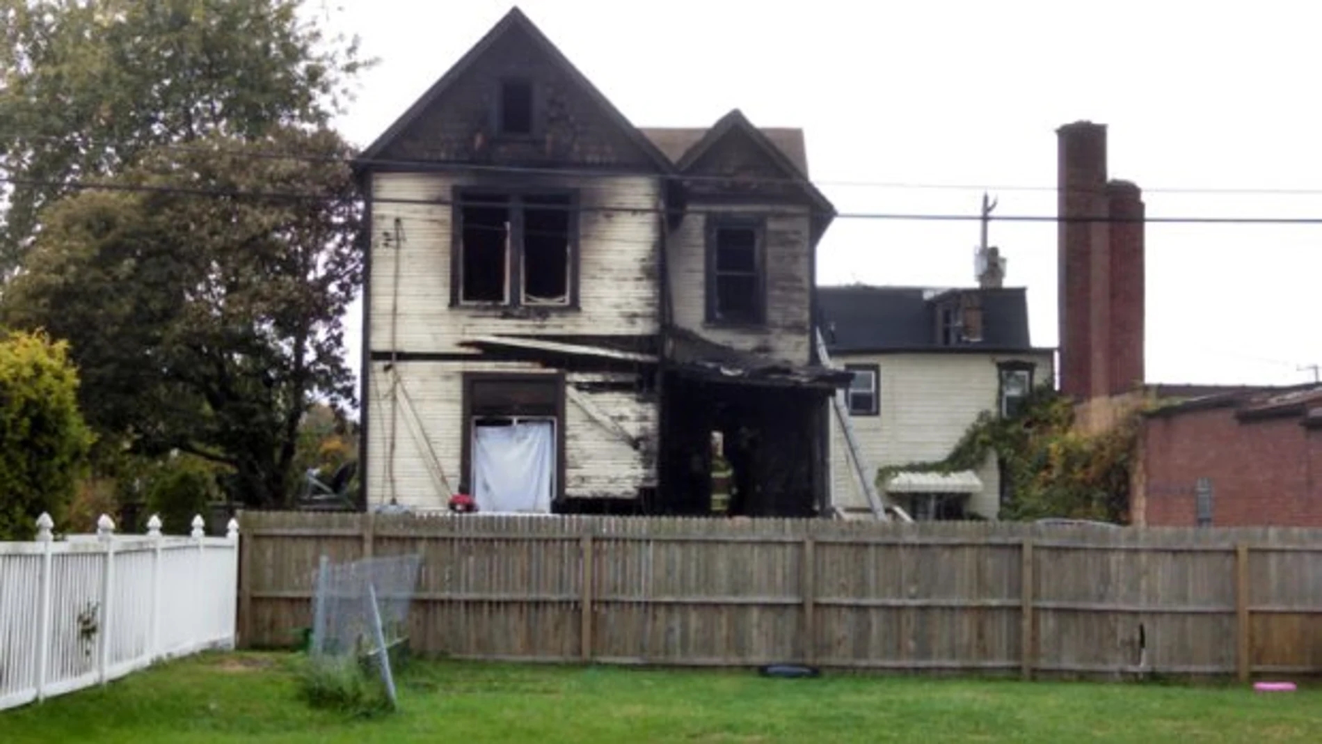 Imagen de la vivienda que ha ardido en McKeesport, cerca de Pittsburgh, en Estados Unidos