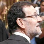 El presidente del Gobierno, Mariano Rajoy, anunciará un nuevo paquete de medidas con el que espera mejorar su imagen