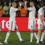 Karim Benzema y Pepe celebran el gol del primero anoche