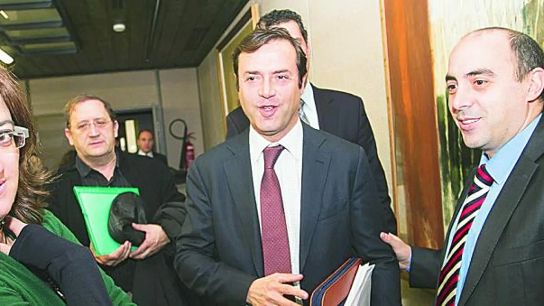 El director general de Turismo de la Junta, Javier Ramírez, explica, en Zamora, a los hosteleros el borrador de la nueva normativa autonómica del sector