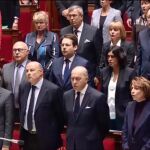 Los diputados franceses entonan «La Marsellesa» en la Asamblea Nacional