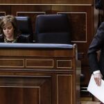 El presidente del Gobierno, Mariano Rajoy, hoy en el Congreso momentos antes de su intervención inicial en el debate sobre el estado de la nación
