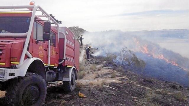 El pasado 7 de julio tuvo lugar un incendio que quemó varias hectáreas en el entorno de la Laguna de San Juan, entre las localidades de Titulcia y Villaconejos, a unos diez kilómetros de distancia entre sí.