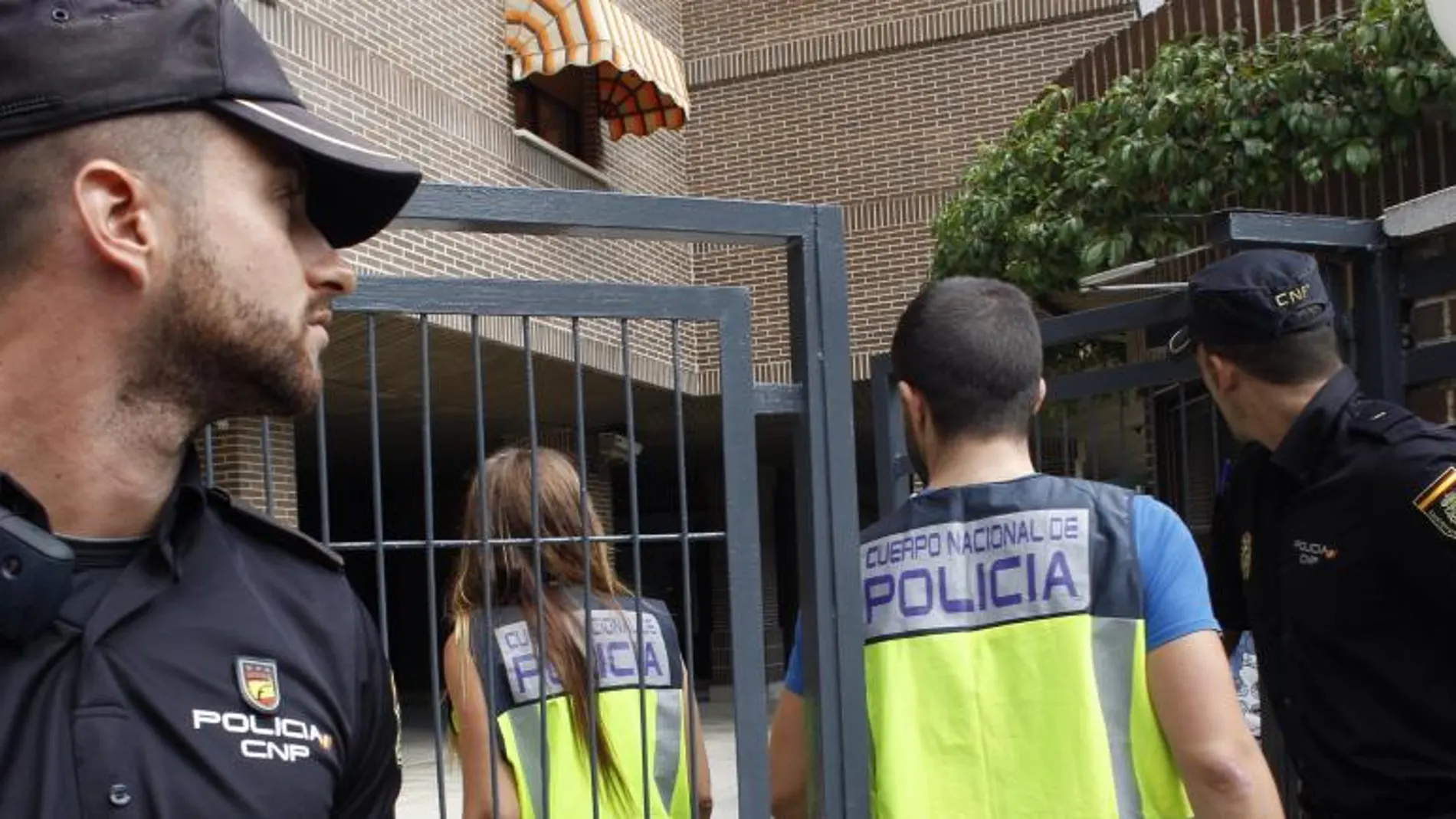La policía, en la puerta del domicilio del presunto pederasta de Ciudad Lineal
