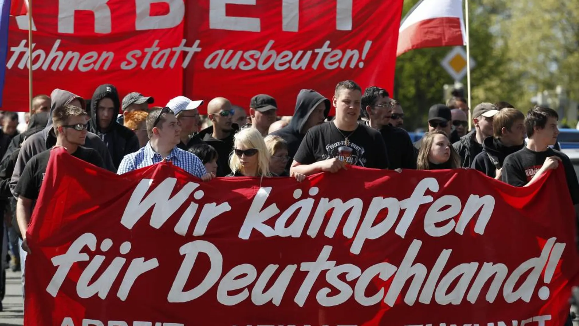 Simpatizantes del partido de extrema derecha alemán NPD durante la marcha del 1 de mayo del 2019 en Rostock