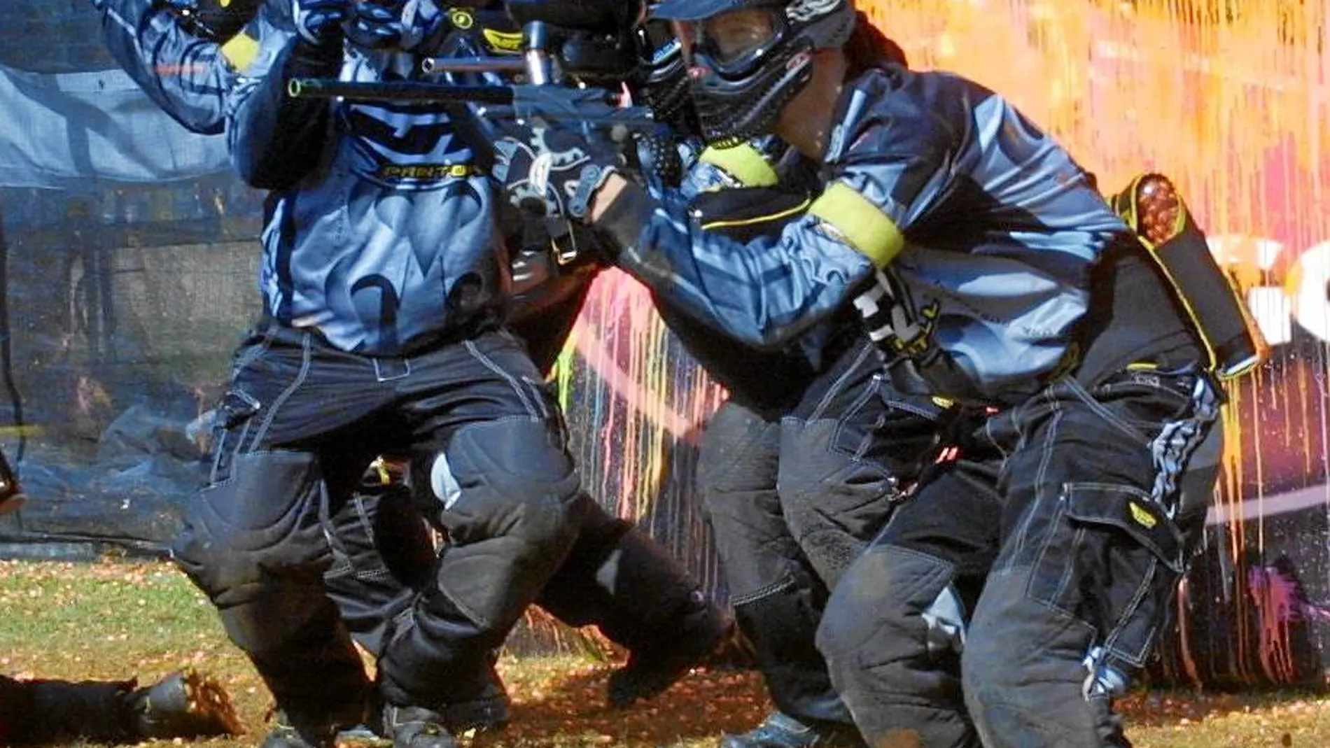 Como su nombre indica, en el «paintball» se disparan balas de pintura para eliminar al contrincante