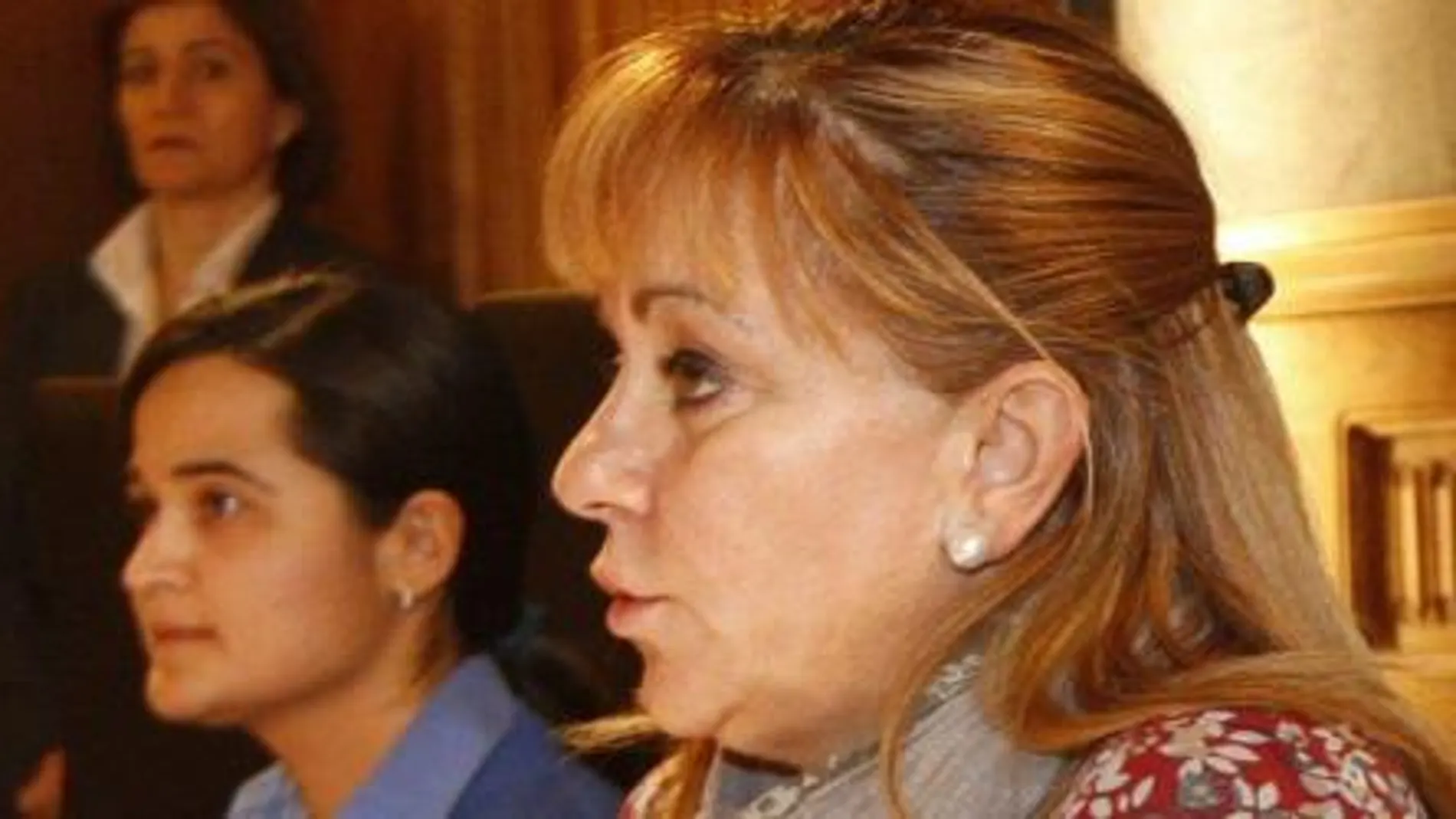 Isabel Carrasco y Montserrat Triana Martínez, en 2010 (drch.)