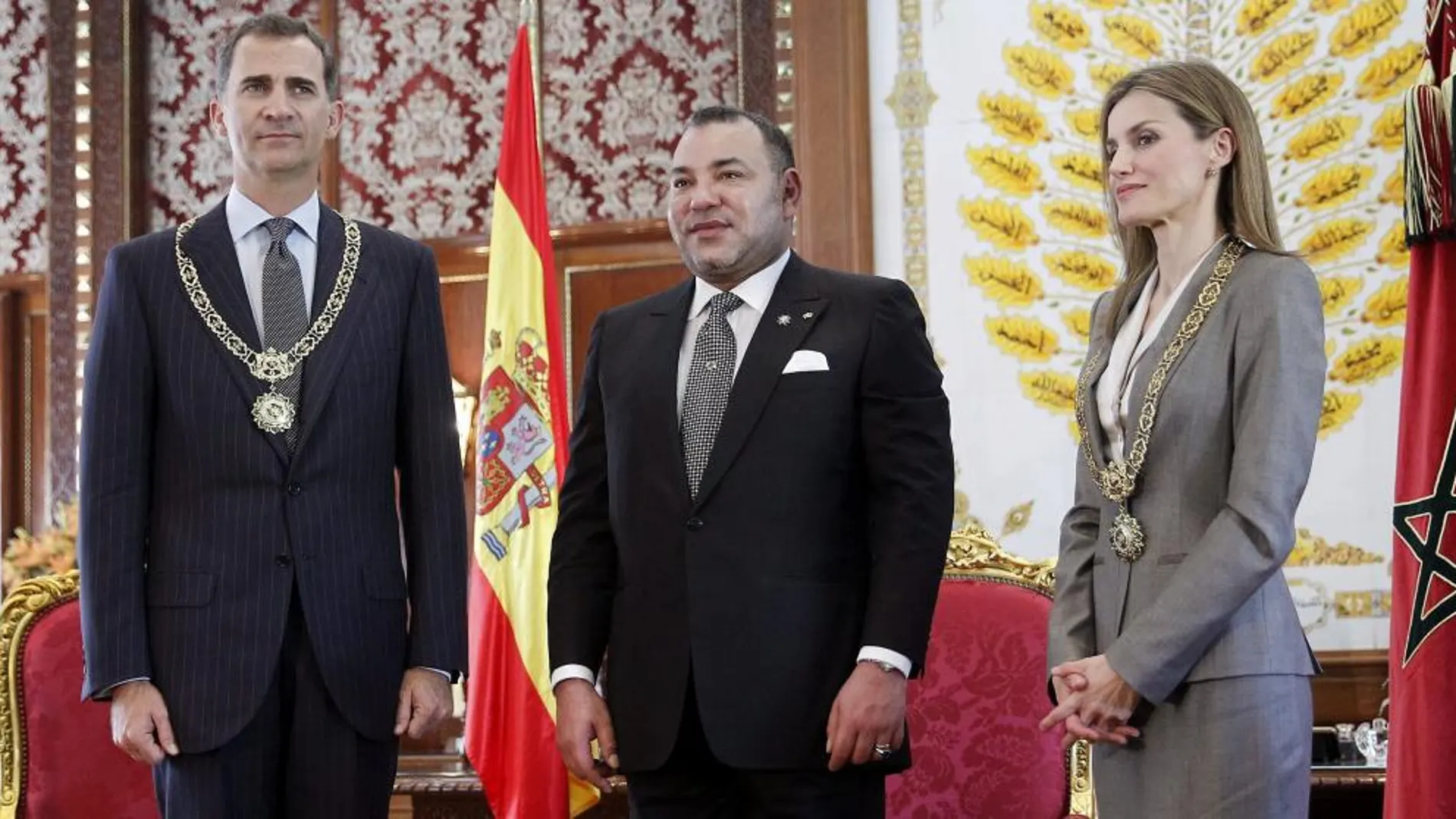 El Rey de Marruecos, Mohamed VI, con los Reyes Felipe VI y Letizia en el Palacio Real de Rabat.