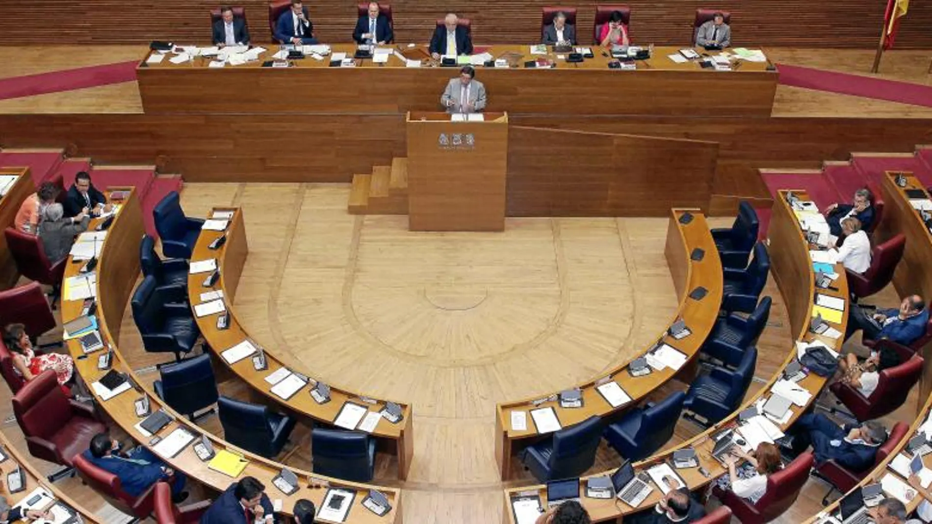 Actualmente el Parlamento Autonómico tiene 99 diputados