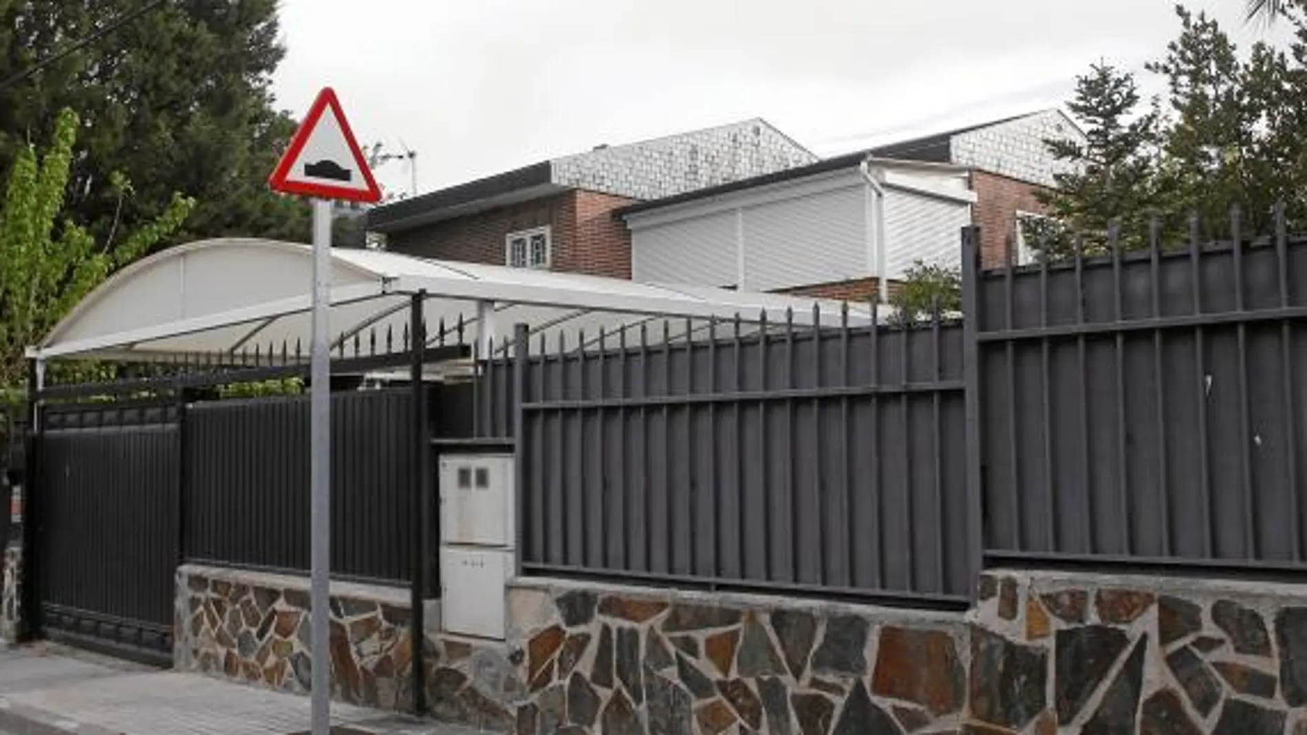 Díez vive en una urbanización del municipio de Sevilla La Nueva, al noroeste de la Comunidad